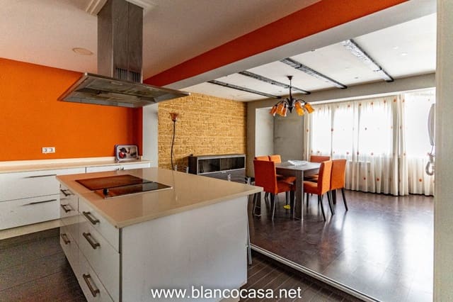 8 bedroom Commercial for sale in Carballo - € 850,000 (Ref: 9383405)