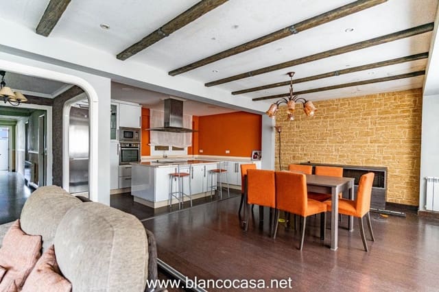 8 bedroom Commercial for sale in Carballo - € 850,000 (Ref: 9383405)