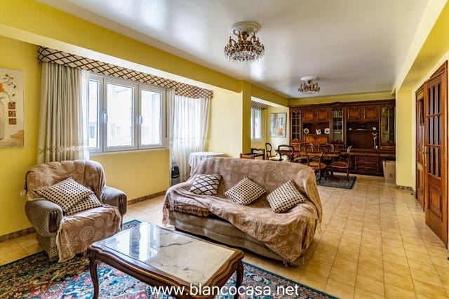 8 bedroom Commercial for sale in Carballo - € 850,000 (Ref: 9383405)