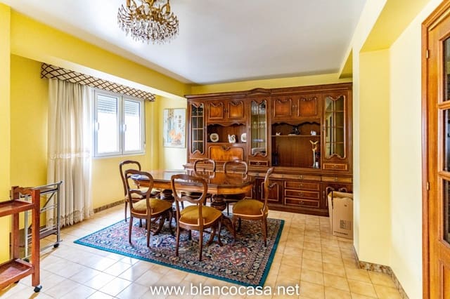 8 bedroom Commercial for sale in Carballo - € 850,000 (Ref: 9383405)