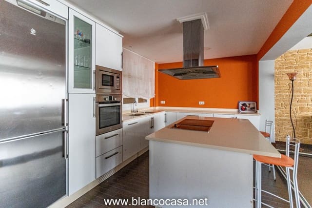 8 bedroom Commercial for sale in Carballo - € 850,000 (Ref: 9383405)