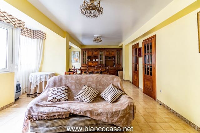 8 bedroom Commercial for sale in Carballo - € 850,000 (Ref: 9383405)