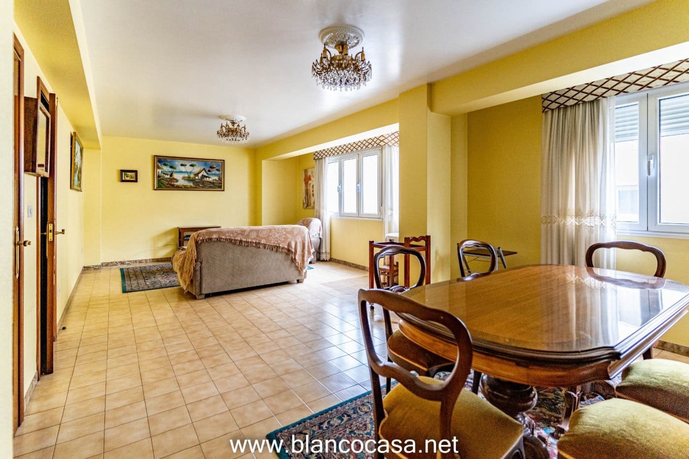 8 makuuhuone Kaupallinen myytävänä paikassa Carballo - 850 000 € (Ref: 9383405)