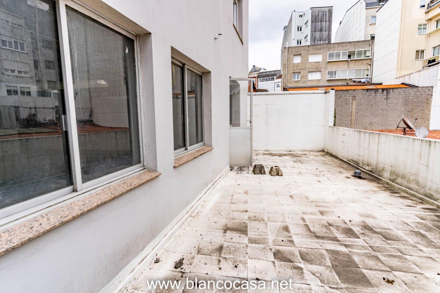 8 makuuhuone Kaupallinen myytävänä paikassa Carballo - 850 000 € (Ref: 9383405)