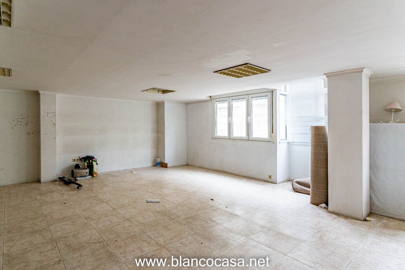 8 makuuhuone Kaupallinen myytävänä paikassa Carballo - 850 000 € (Ref: 9383405)