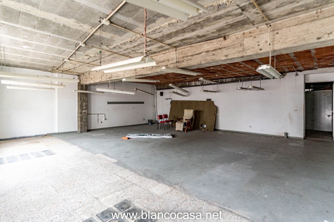 8 makuuhuone Kaupallinen myytävänä paikassa Carballo - 850 000 € (Ref: 9383405)