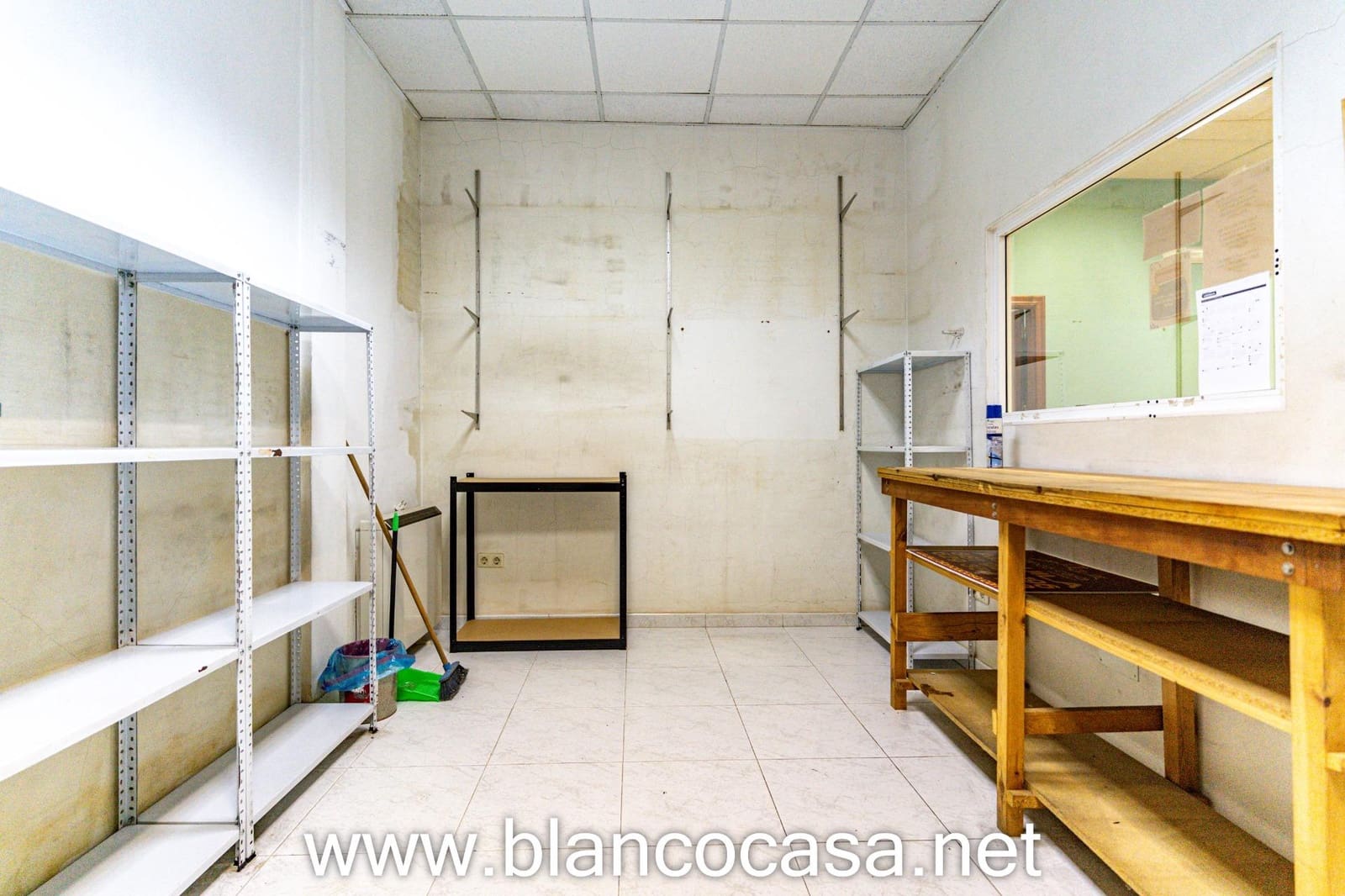 Erhverv til leje i Carballo - € 450 (Ref: 9383415)