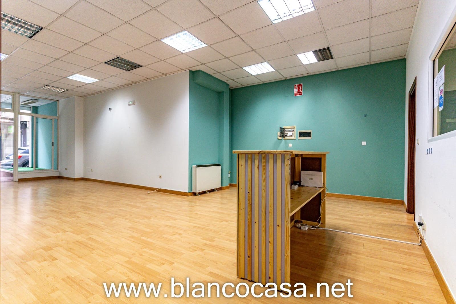 Erhverv til leje i Carballo - € 450 (Ref: 9383415)