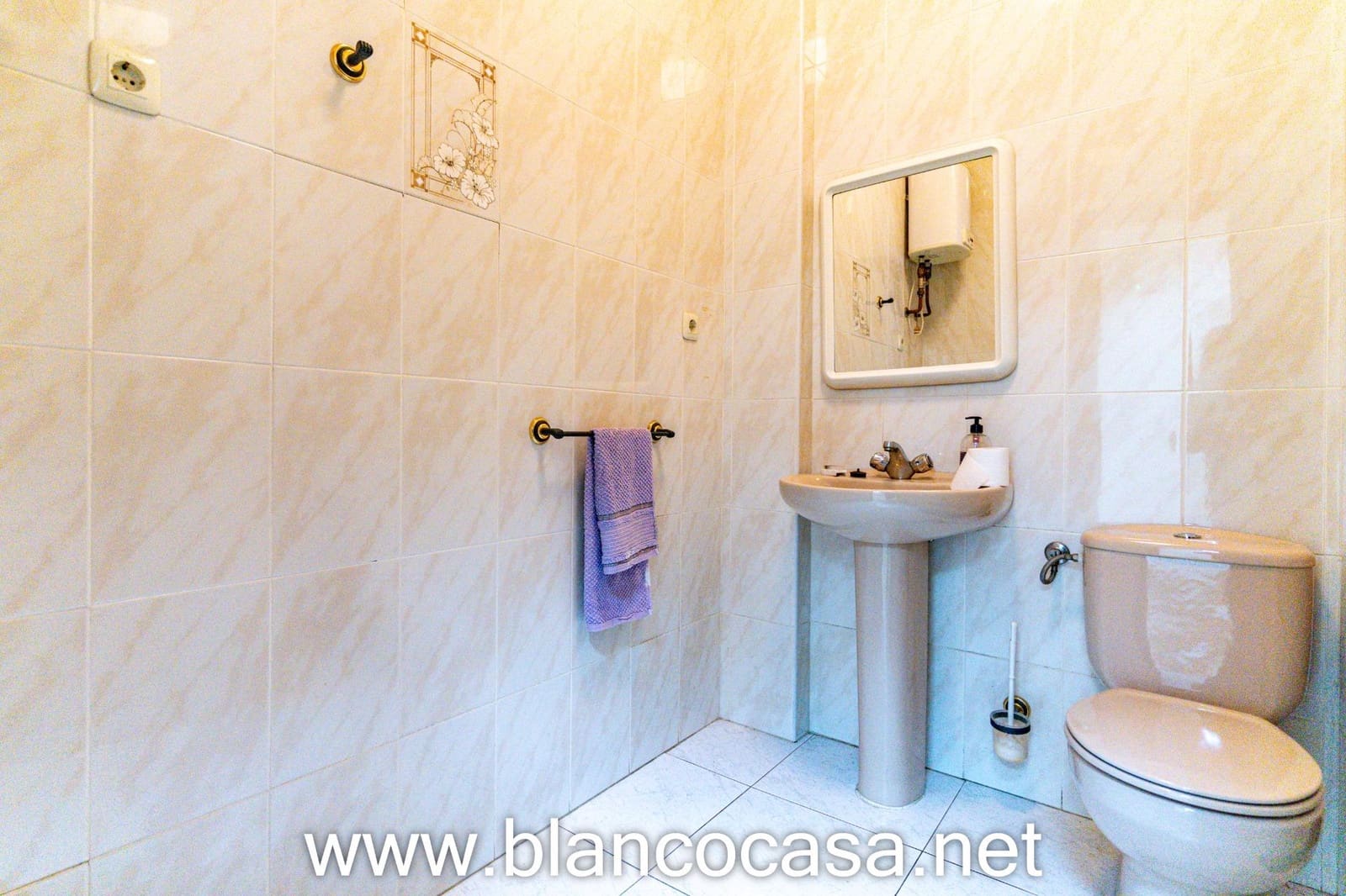 Erhverv til leje i Carballo - € 450 (Ref: 9383415)