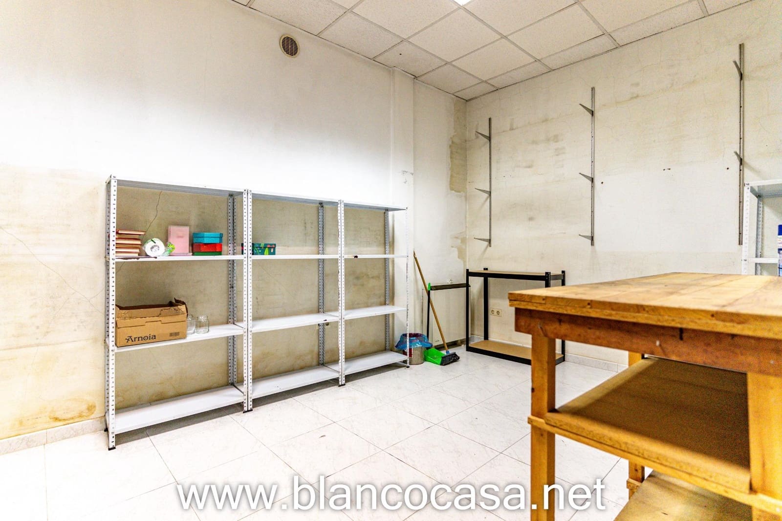 Erhverv til leje i Carballo - € 450 (Ref: 9383415)