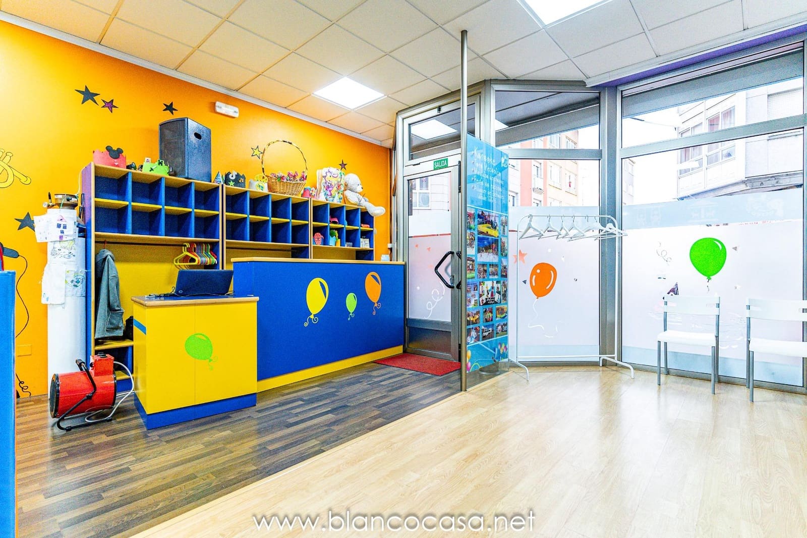 Business for rent in Carballo - € 600 (Ref: 9383421)