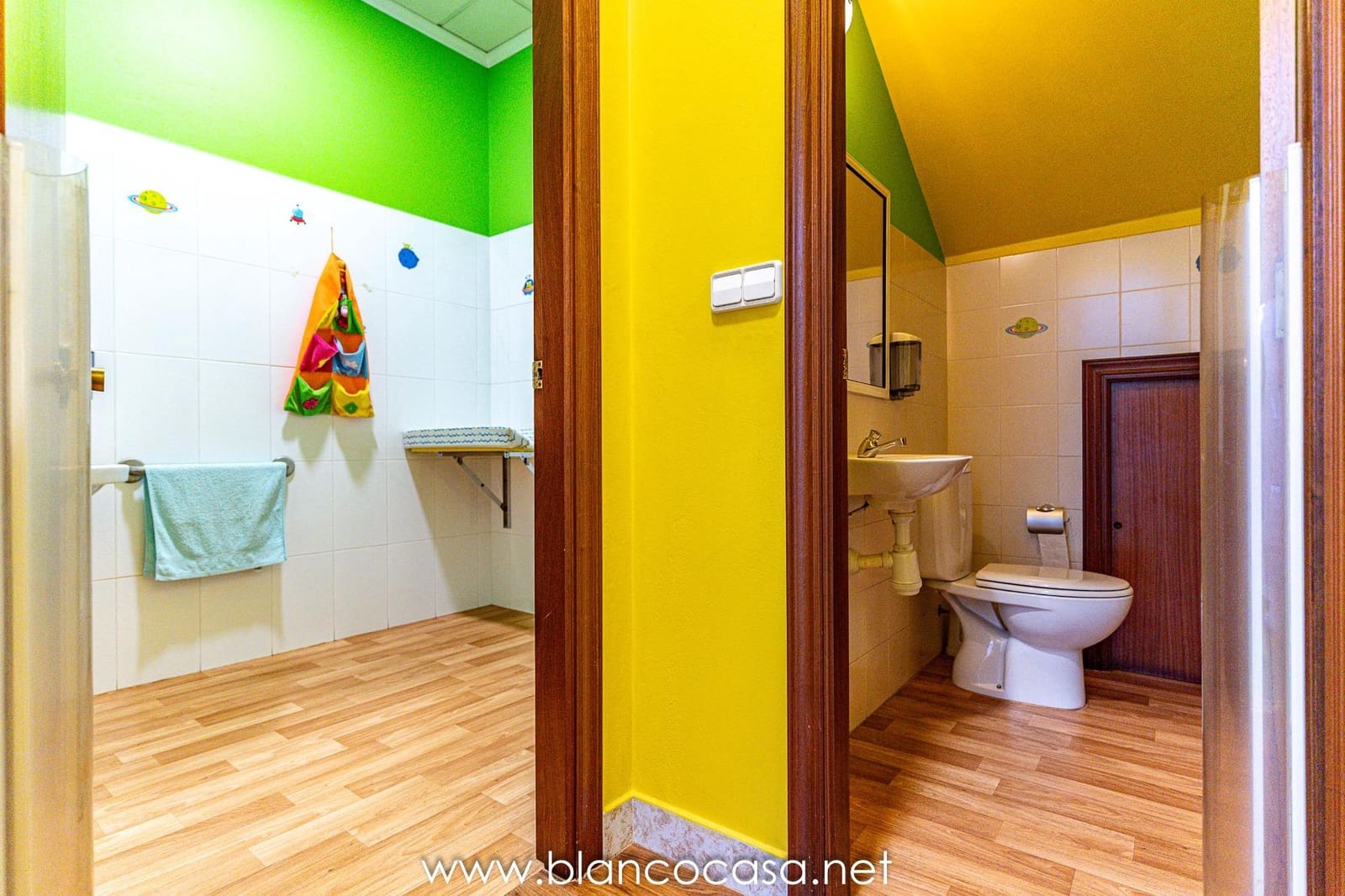 Business for rent in Carballo - € 600 (Ref: 9383421)