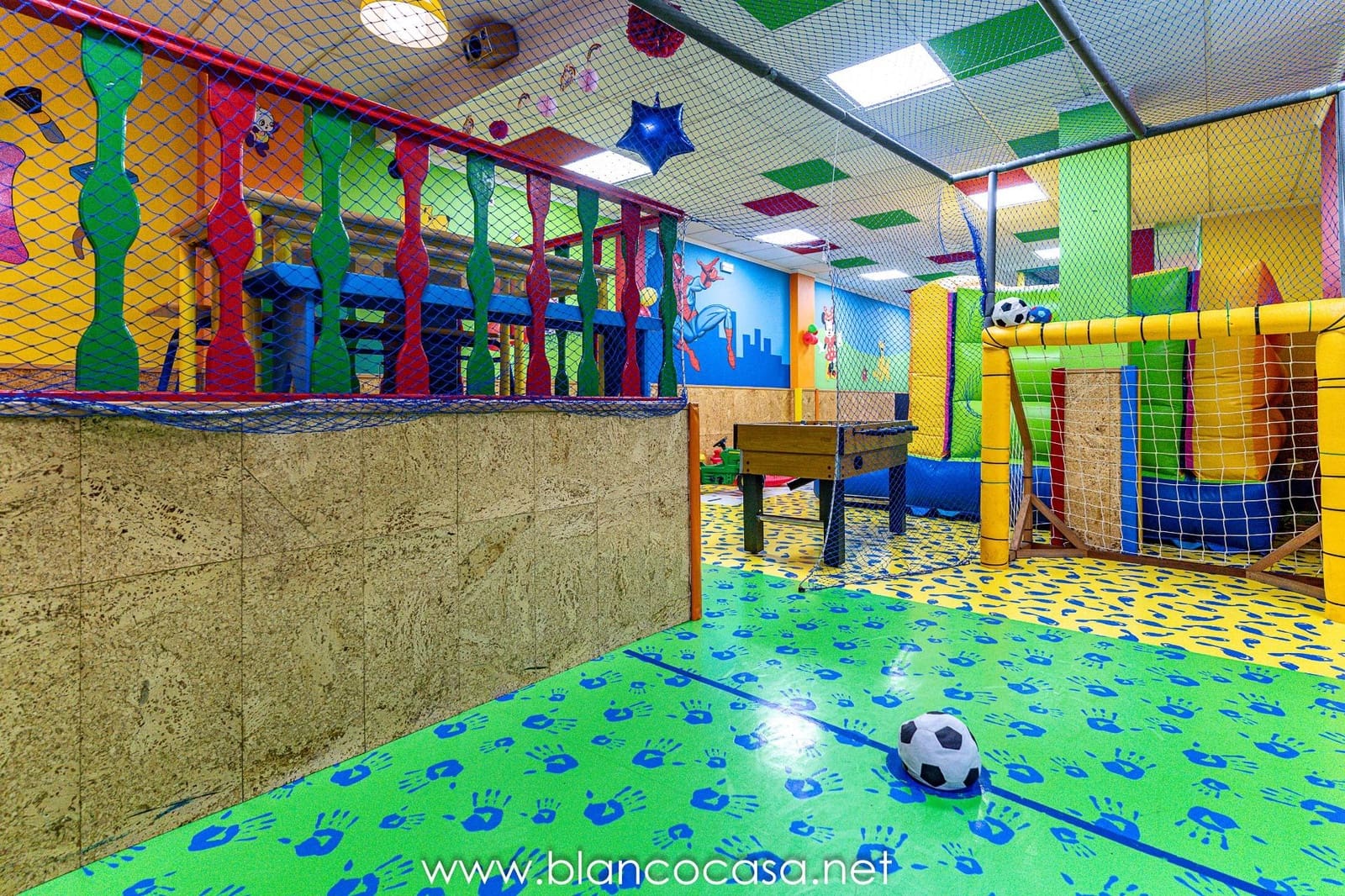 Business for rent in Carballo - € 600 (Ref: 9383421)