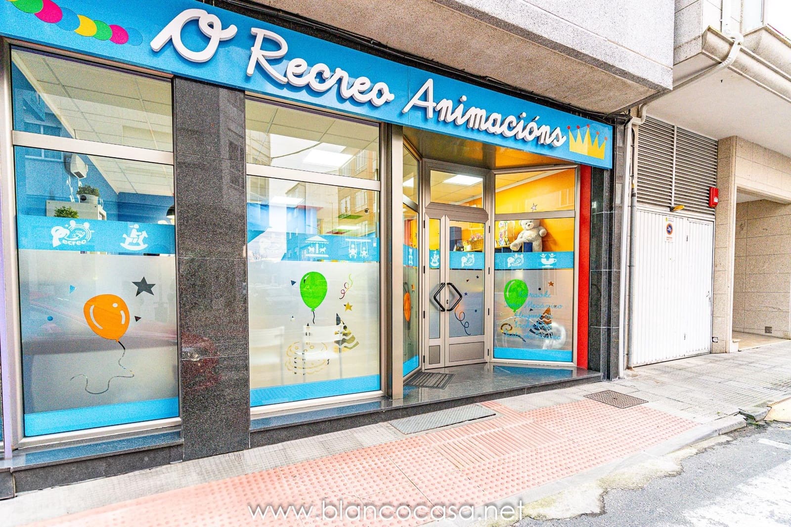 Business for rent in Carballo - € 600 (Ref: 9383421)