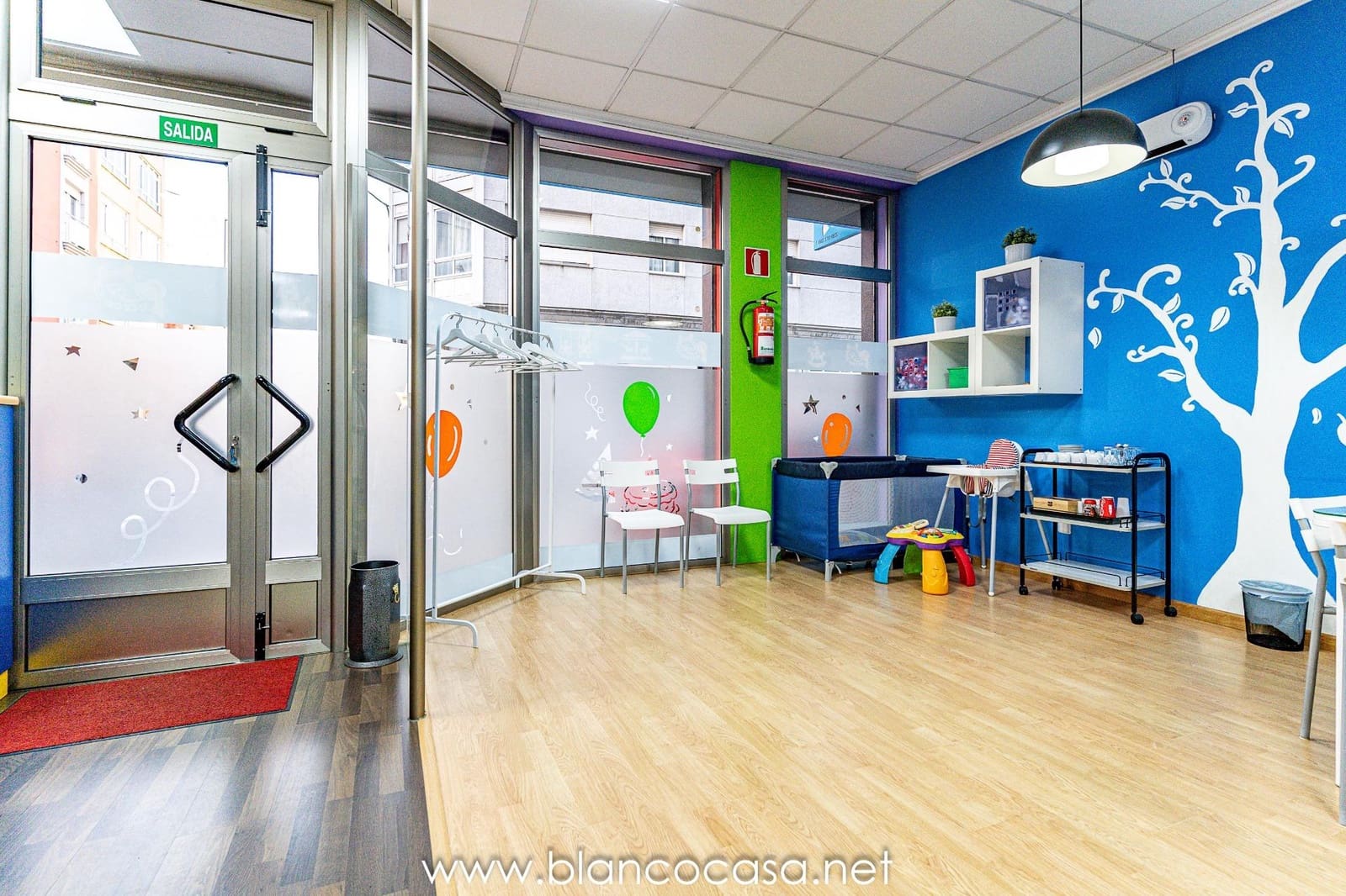 Business for rent in Carballo - € 600 (Ref: 9383421)