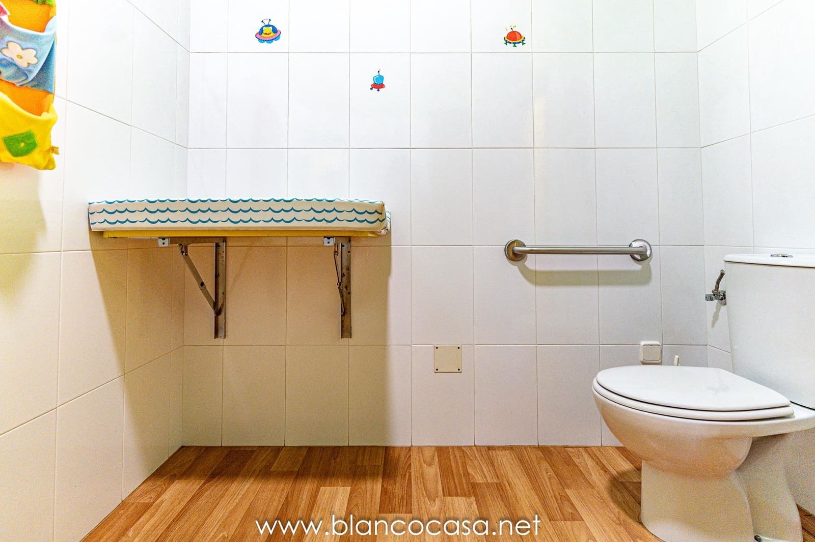 Business for rent in Carballo - € 600 (Ref: 9383421)