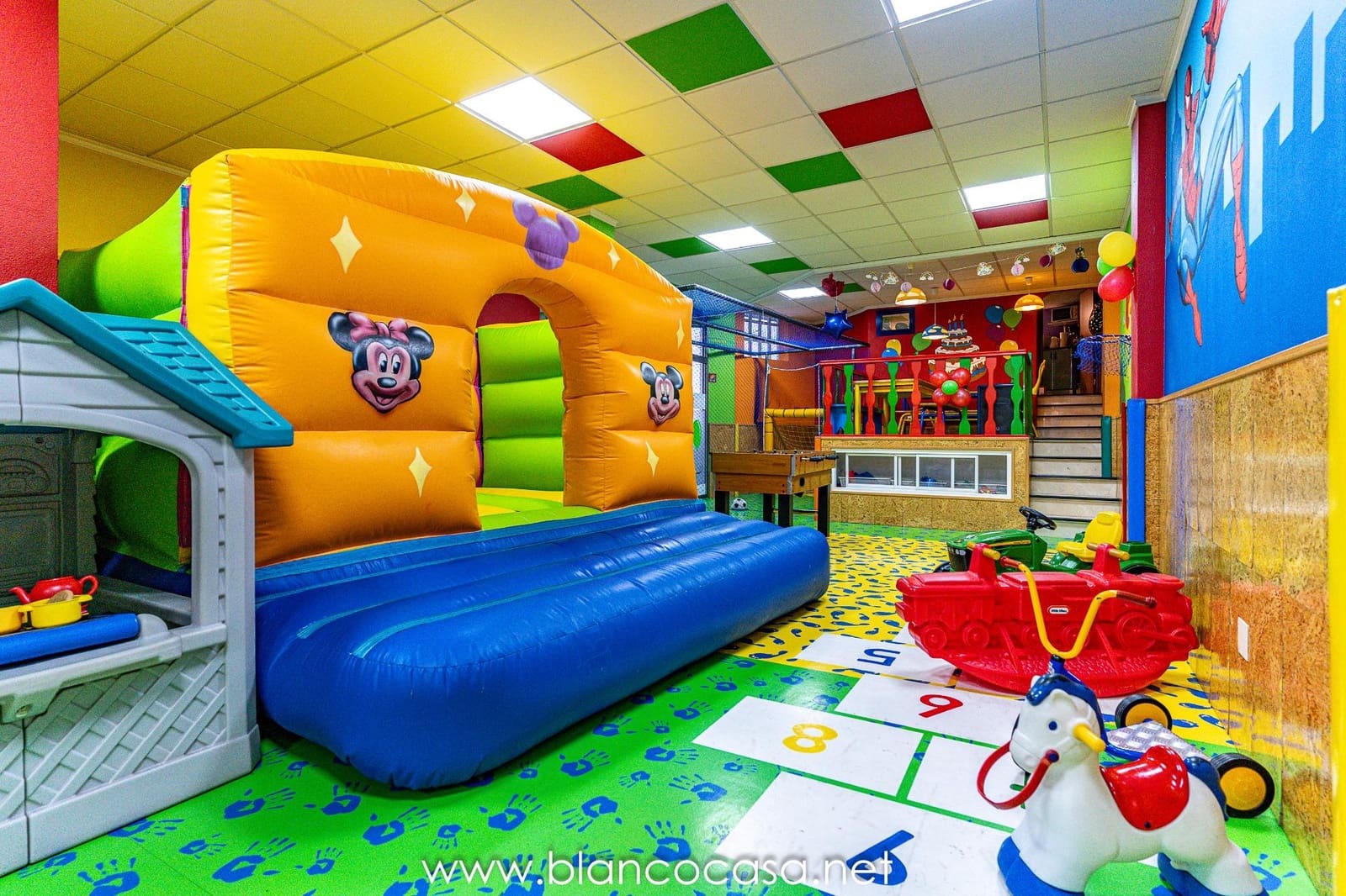 Business for rent in Carballo - € 600 (Ref: 9383421)