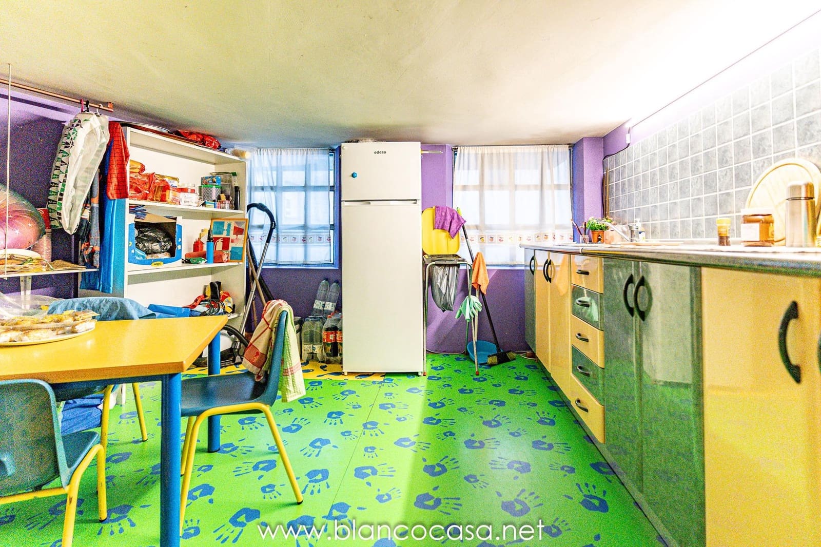 Business for rent in Carballo - € 600 (Ref: 9383421)