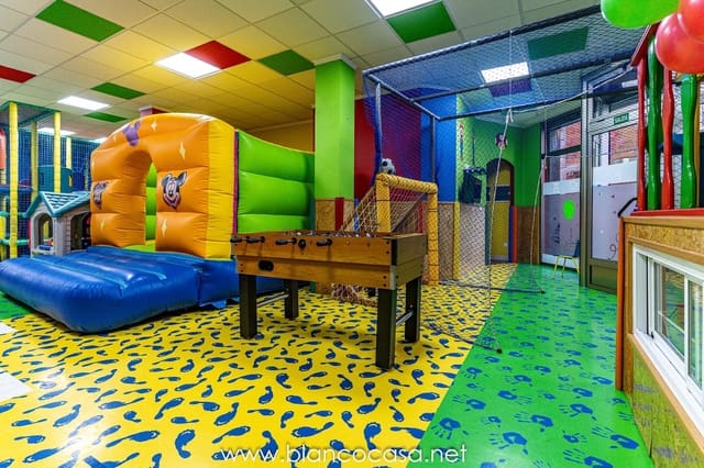 Virksomhed til leje i Carballo - € 600 (Ref: 9383421)