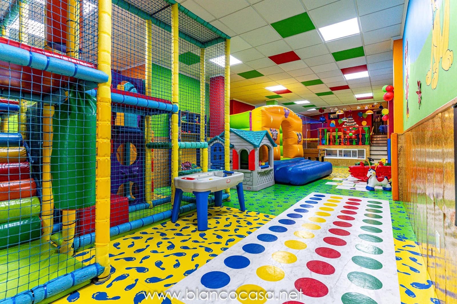 Business for rent in Carballo - € 600 (Ref: 9383421)