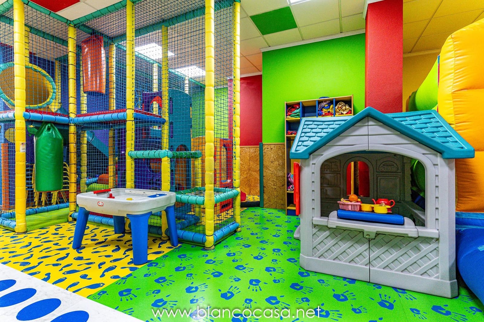 Business for rent in Carballo - € 600 (Ref: 9383421)