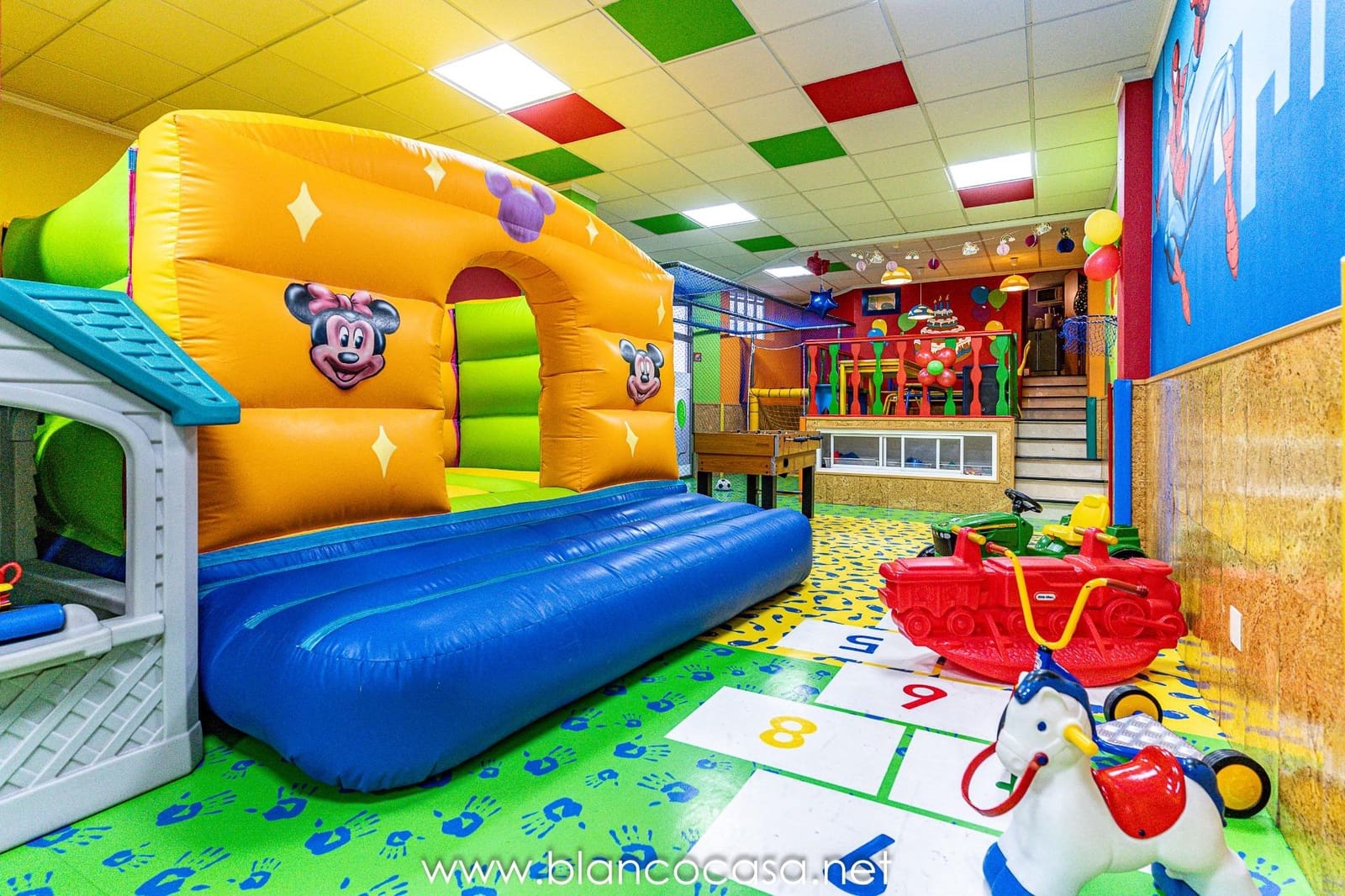 Business for rent in Carballo - € 600 (Ref: 9383421)