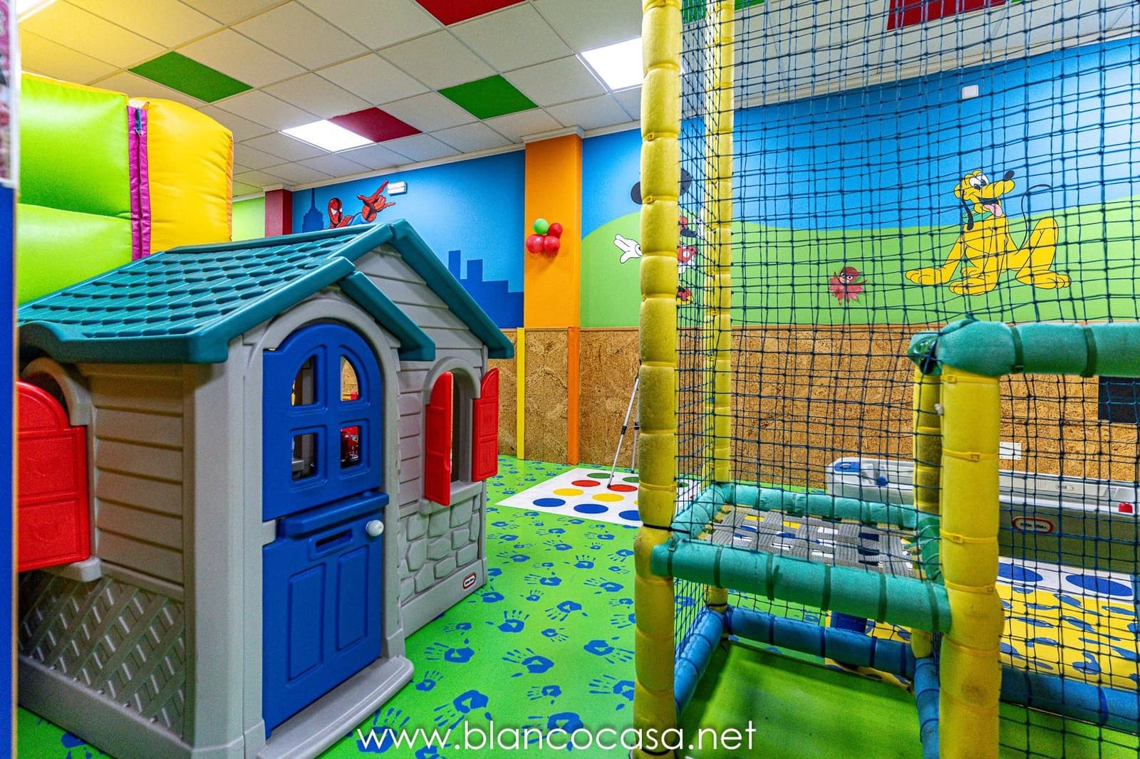 Business for rent in Carballo - € 600 (Ref: 9383421)