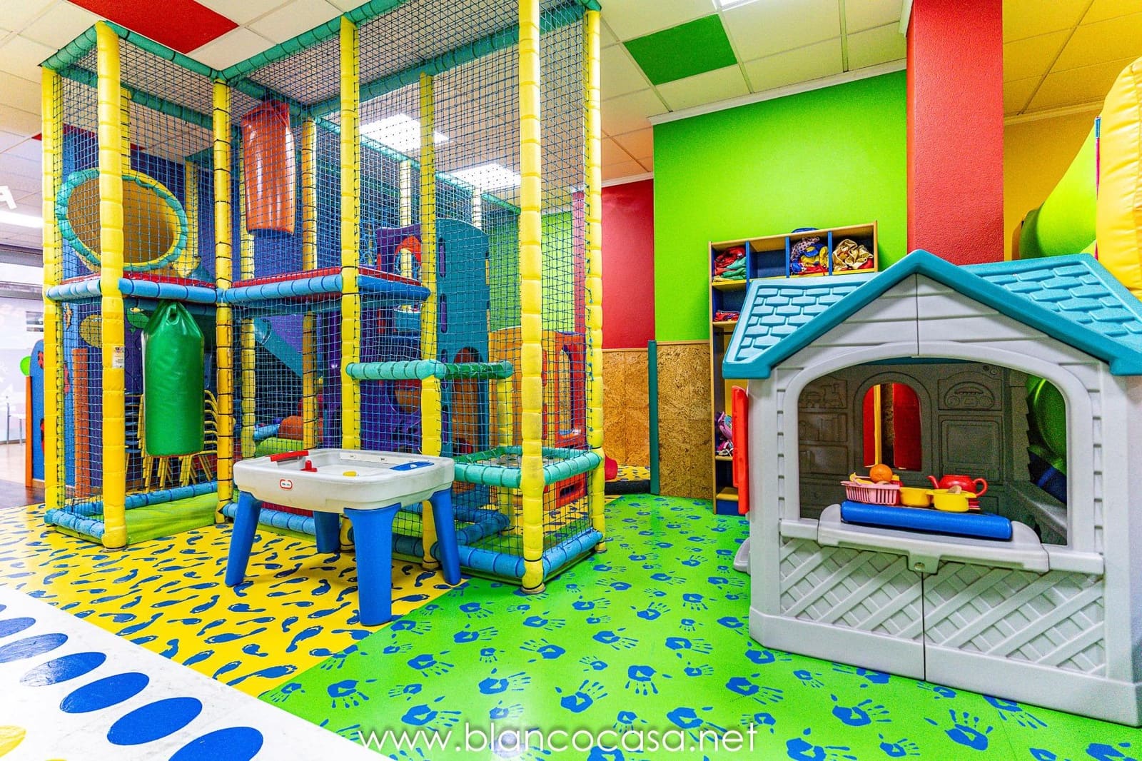 Business for rent in Carballo - € 600 (Ref: 9383421)