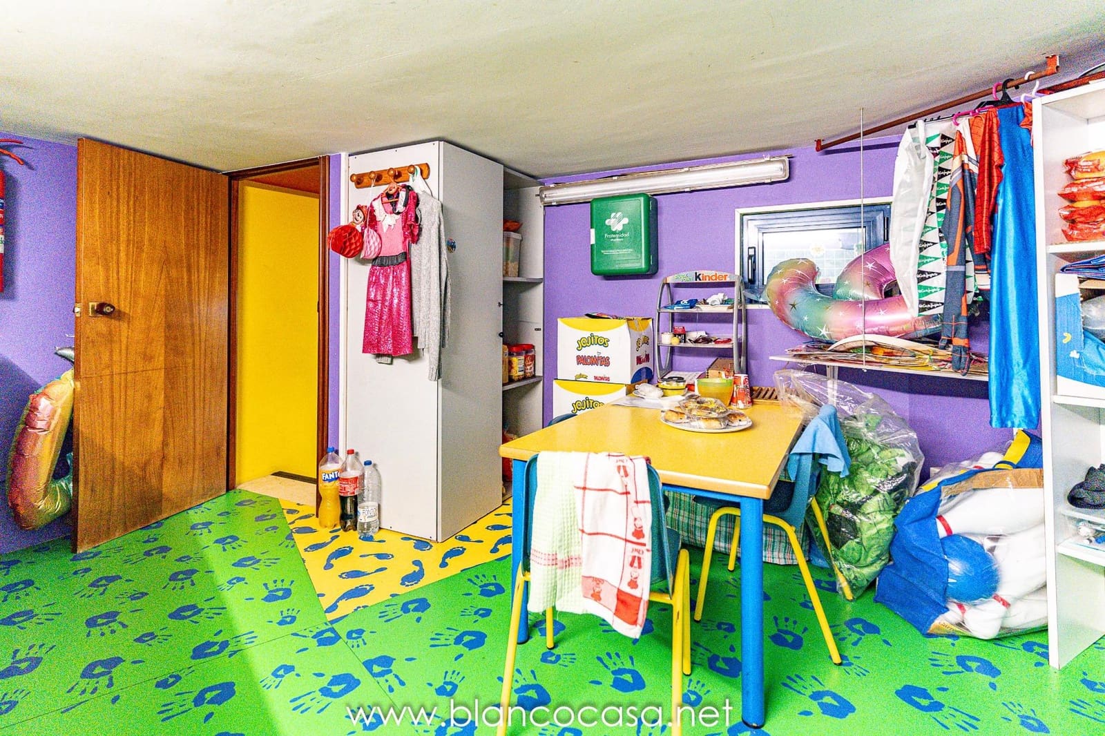 Business for rent in Carballo - € 600 (Ref: 9383421)