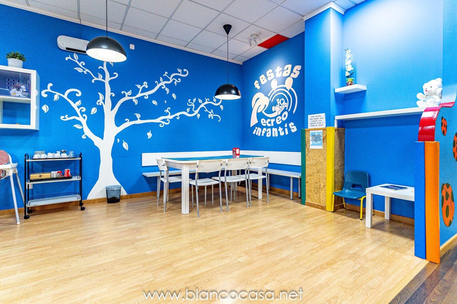 Business for rent in Carballo - € 600 (Ref: 9383421)