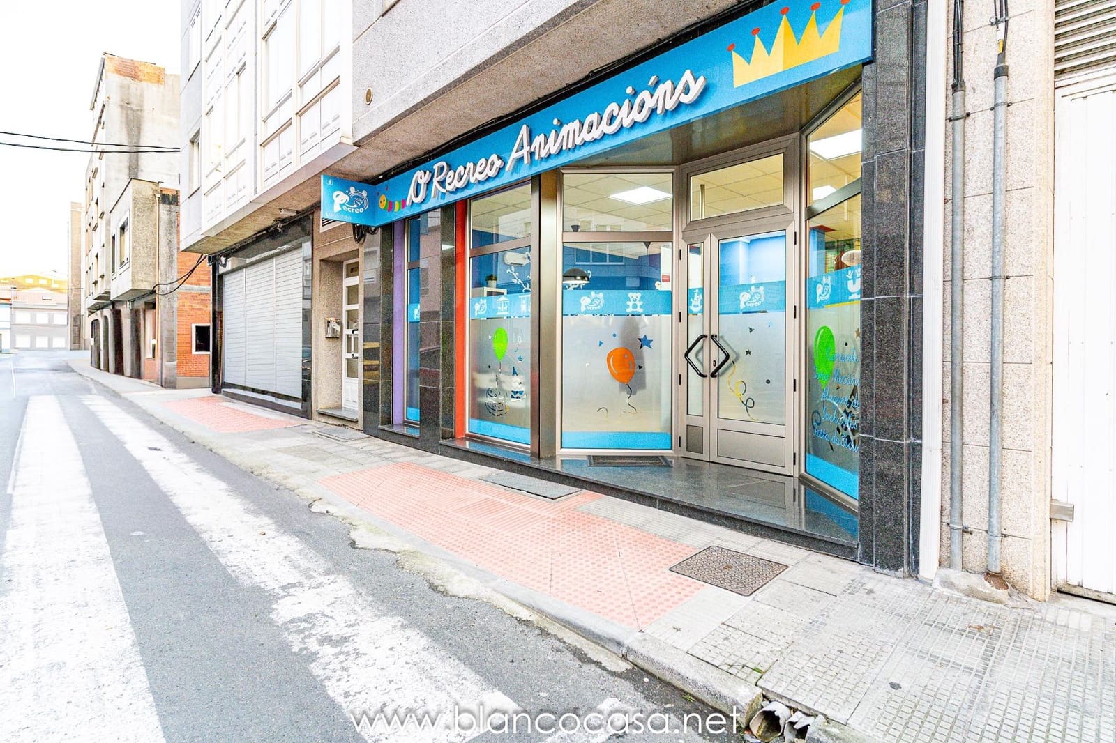 Business for rent in Carballo - € 600 (Ref: 9383421)