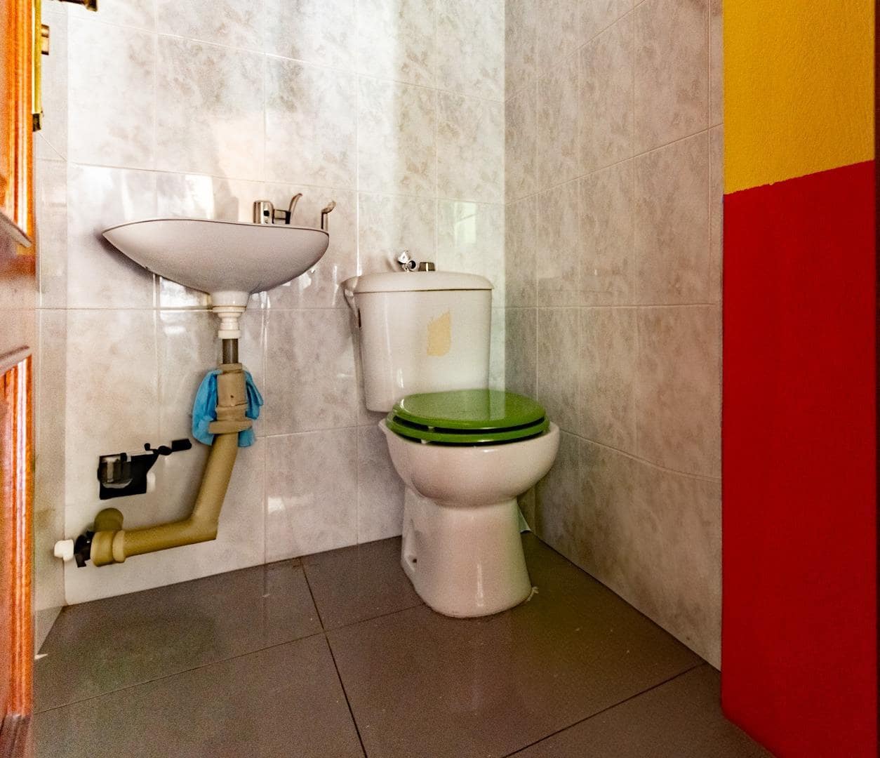 Commercieel te koop in Carballo - € 84.900 (Ref: 9383425)