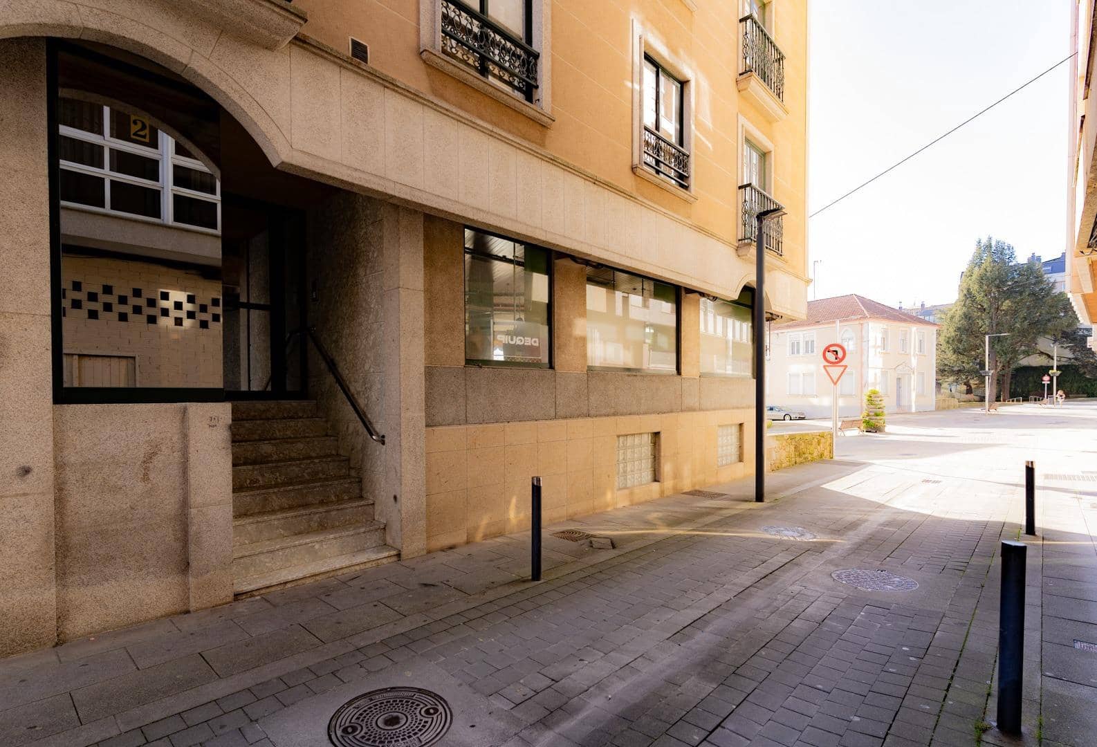 Commercieel te koop in Carballo - € 84.900 (Ref: 9383425)