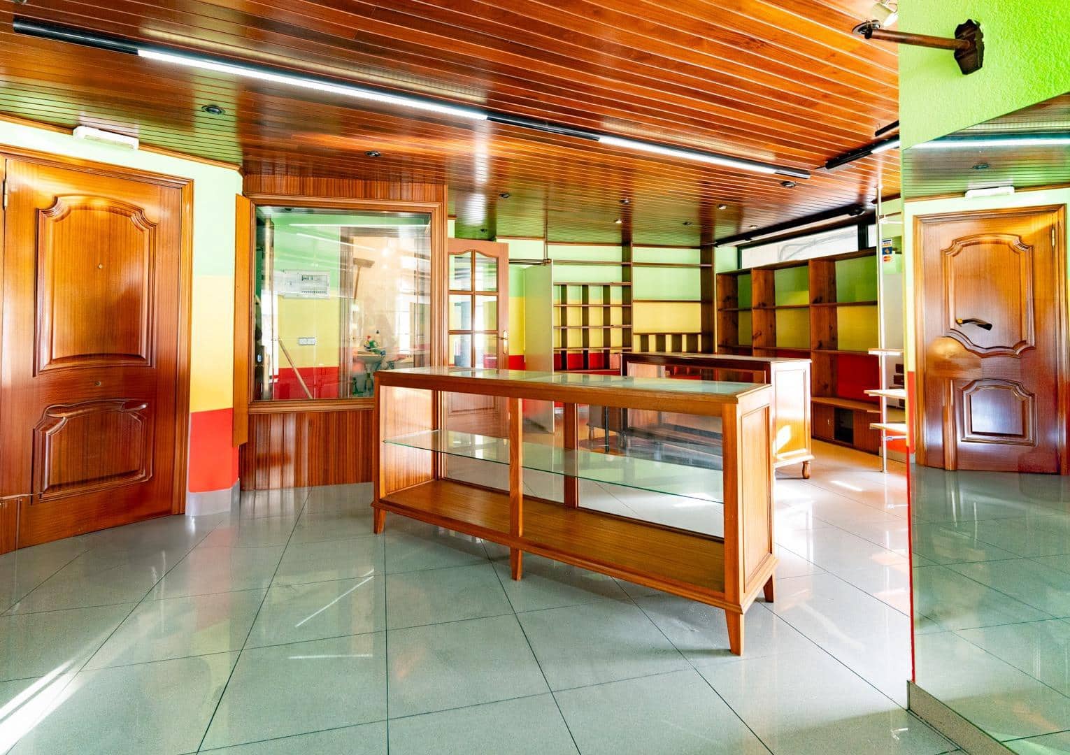 Commercieel te koop in Carballo - € 84.900 (Ref: 9383425)