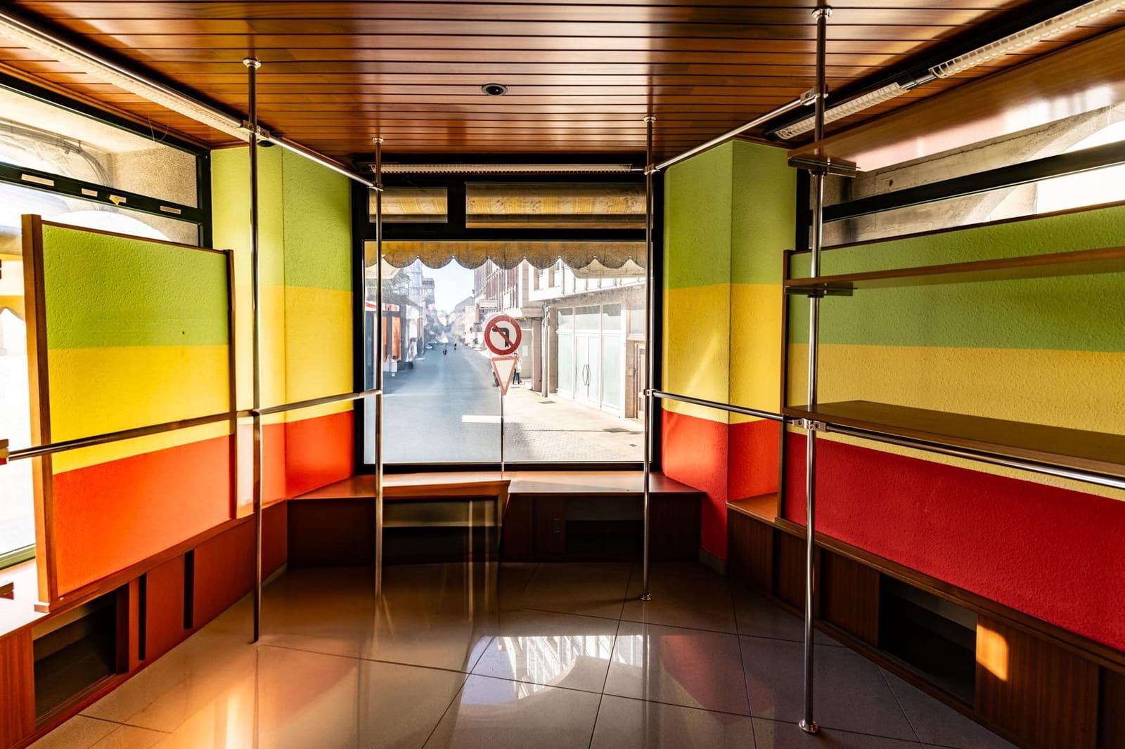 Commercieel te koop in Carballo - € 84.900 (Ref: 9383425)