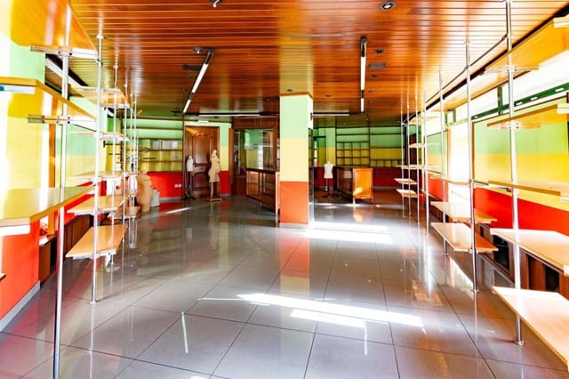 Kommersiell til salgs i Carballo - € 84 900 (Ref: 9383425)