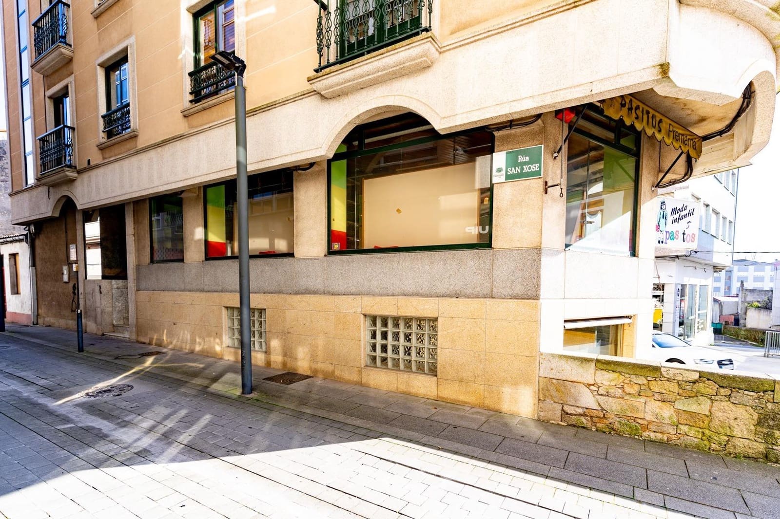 Commercieel te koop in Carballo - € 84.900 (Ref: 9383425)