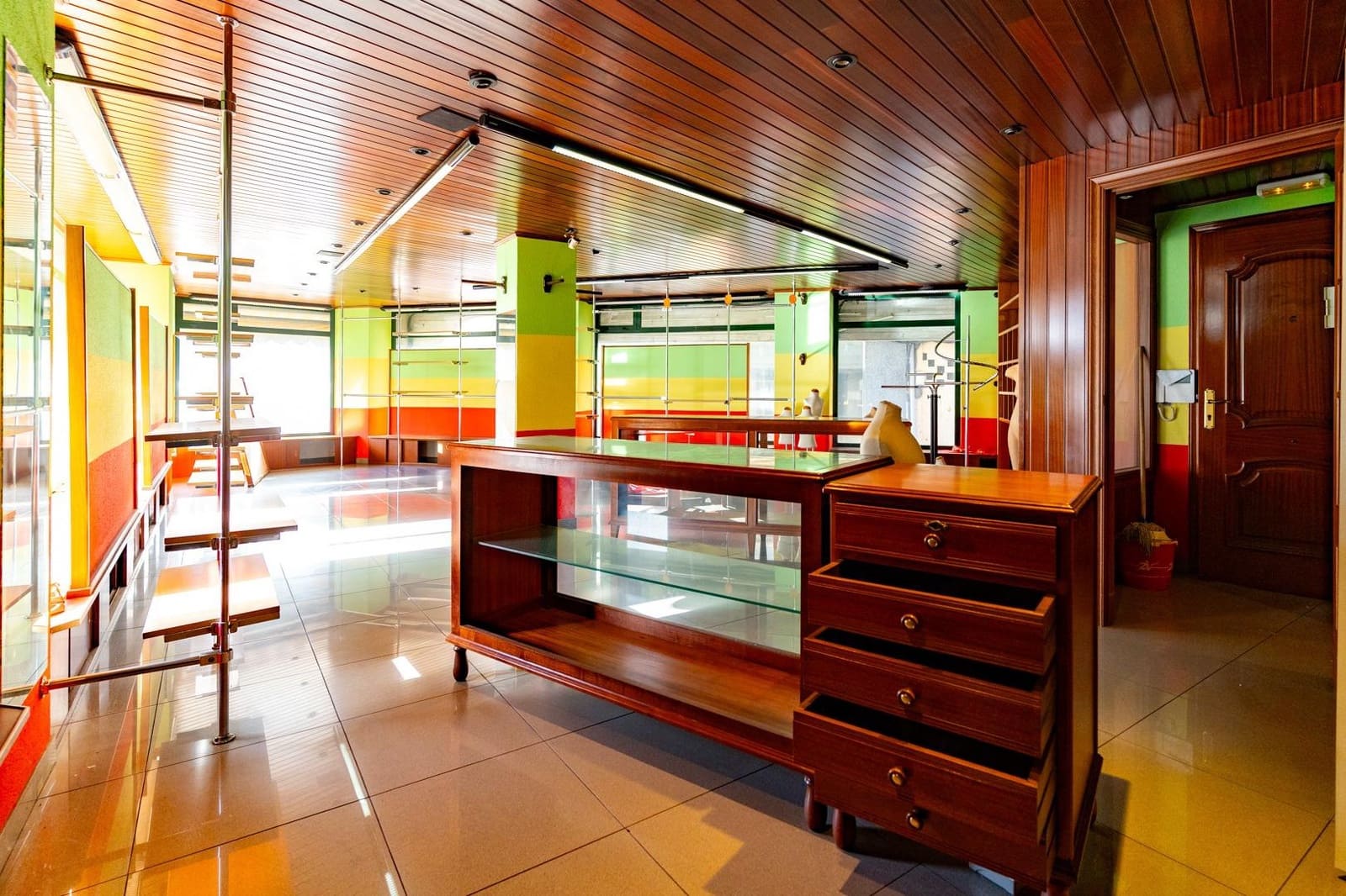 Commercieel te koop in Carballo - € 84.900 (Ref: 9383425)