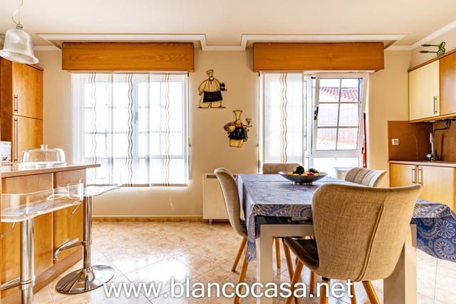 3 soverom Hus til salgs i Malpica de Bergantiños med garasje - € 245 000 (Ref: 9383427)