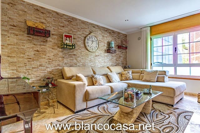 3 soverom Hus til salgs i Malpica de Bergantiños med garasje - € 245 000 (Ref: 9383427)