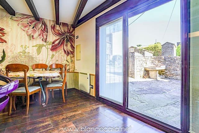 4 bedroom Townhouse for sale in Vimianzo - € 194,999 (Ref: 9383428)