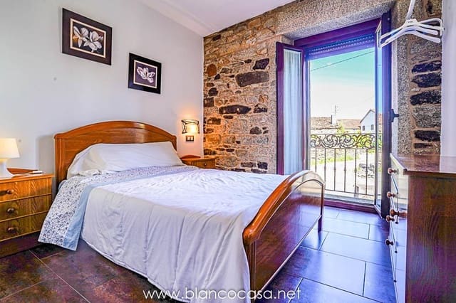 4 bedroom Townhouse for sale in Vimianzo - € 194,999 (Ref: 9383428)