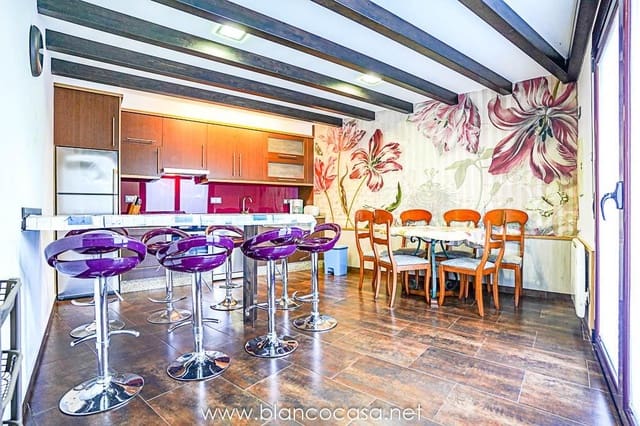 4 bedroom Townhouse for sale in Vimianzo - € 194,999 (Ref: 9383428)