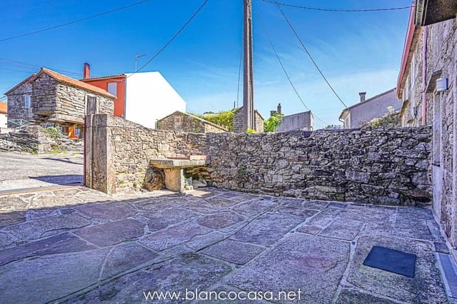 4 bedroom Townhouse for sale in Vimianzo - € 194,999 (Ref: 9383428)