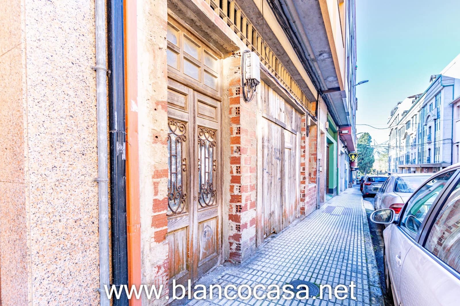 Kommersiell til salgs i Carballo med garasje - € 67 000 (Ref: 9383430)