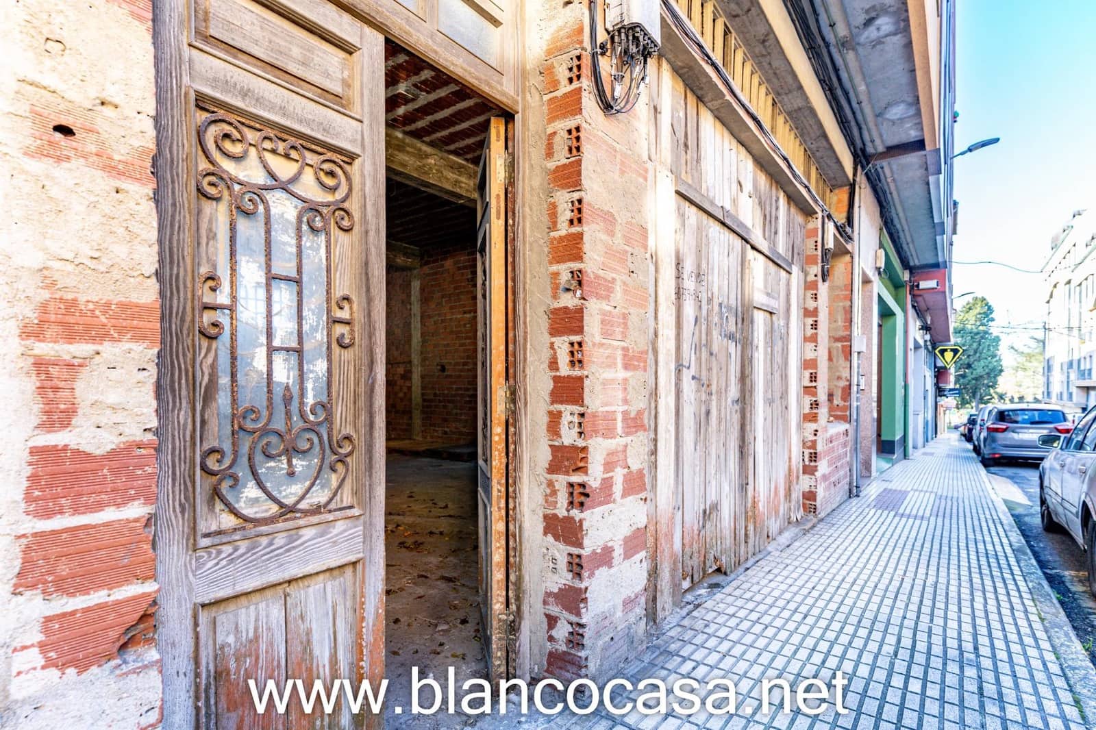 Kommersiell til salgs i Carballo med garasje - € 67 000 (Ref: 9383430)