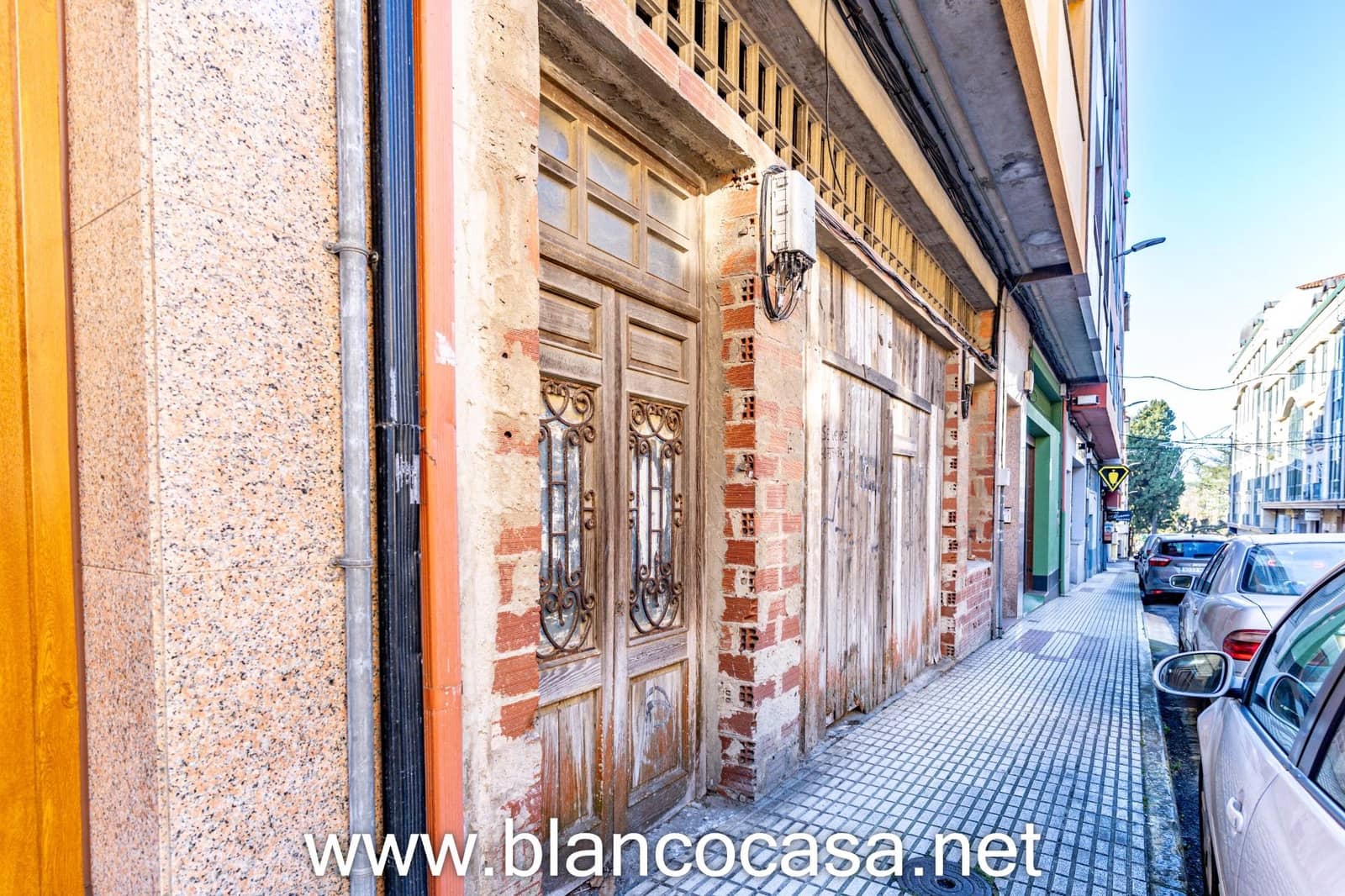 Kommersiell til salgs i Carballo med garasje - € 67 000 (Ref: 9383430)