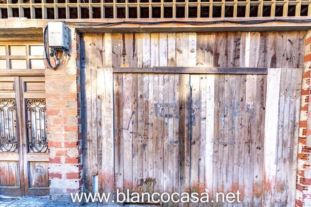 Kommersiell til salgs i Carballo med garasje - € 67 000 (Ref: 9383430)