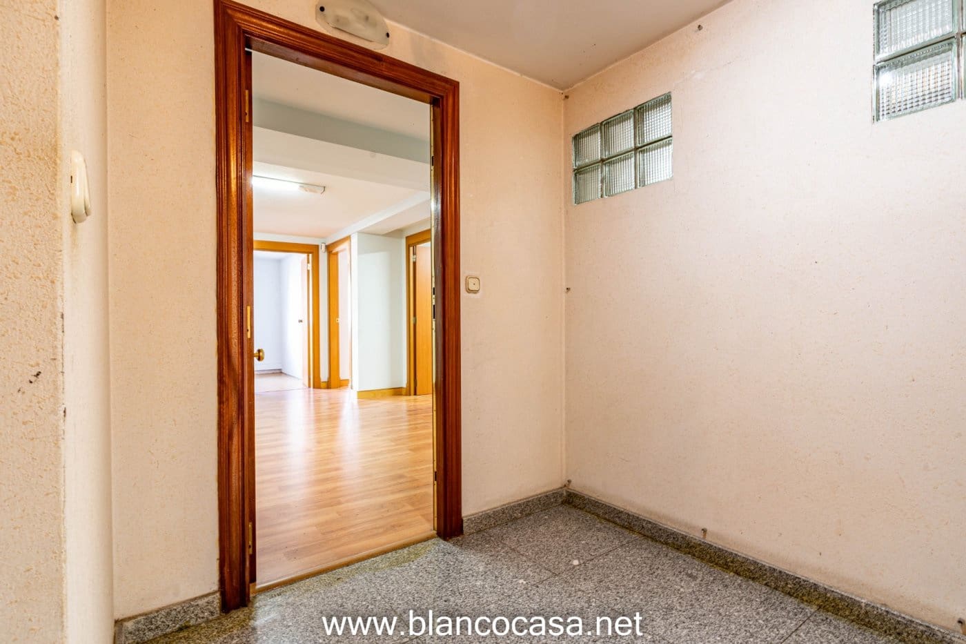 Biuro na sprzedaż w Carballo - 94 000 € (Ref: 9383432)