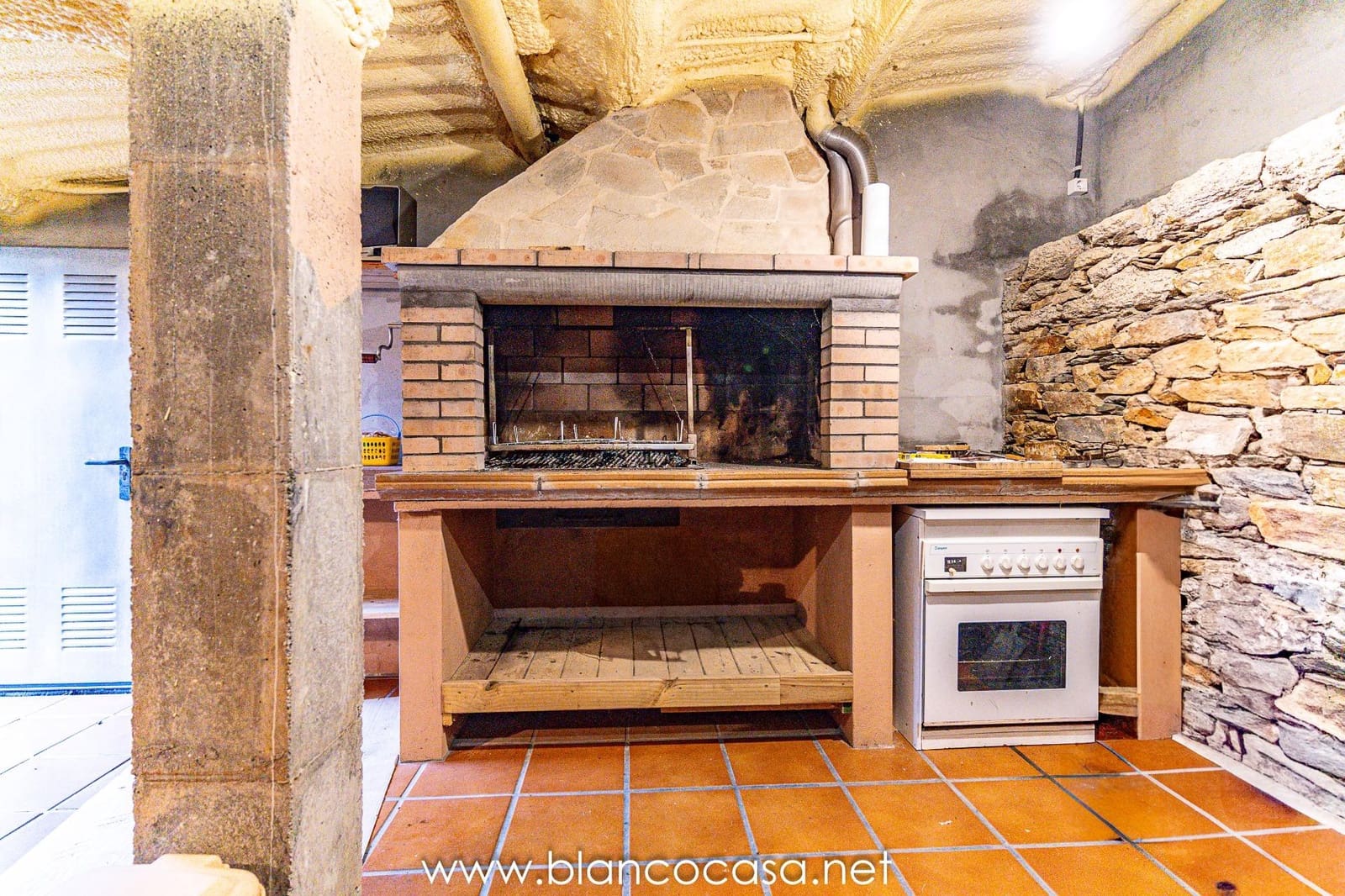 5 bedroom Finca/Country House for sale in Coristanco - € 129,990 (Ref: 9383434)